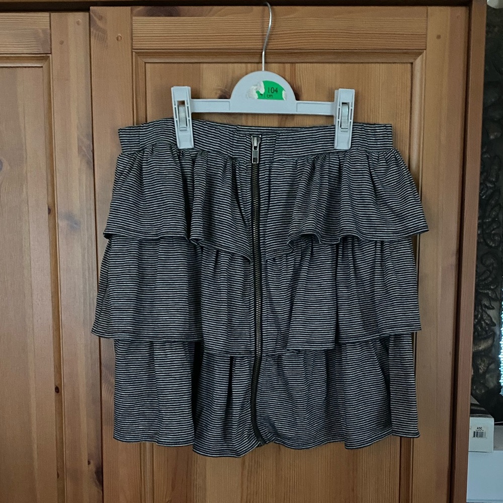 ❌[SOLD]❌ B&w stripe skirt with Zipper front - LIGHTLY WORN